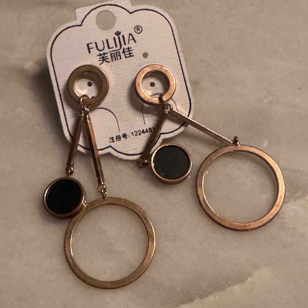 NEW 3pc Gold and Black Jewelry Set - Picture 5 of 6